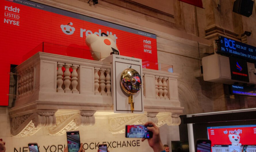 Reddit Rises 48% in First Day of Trading