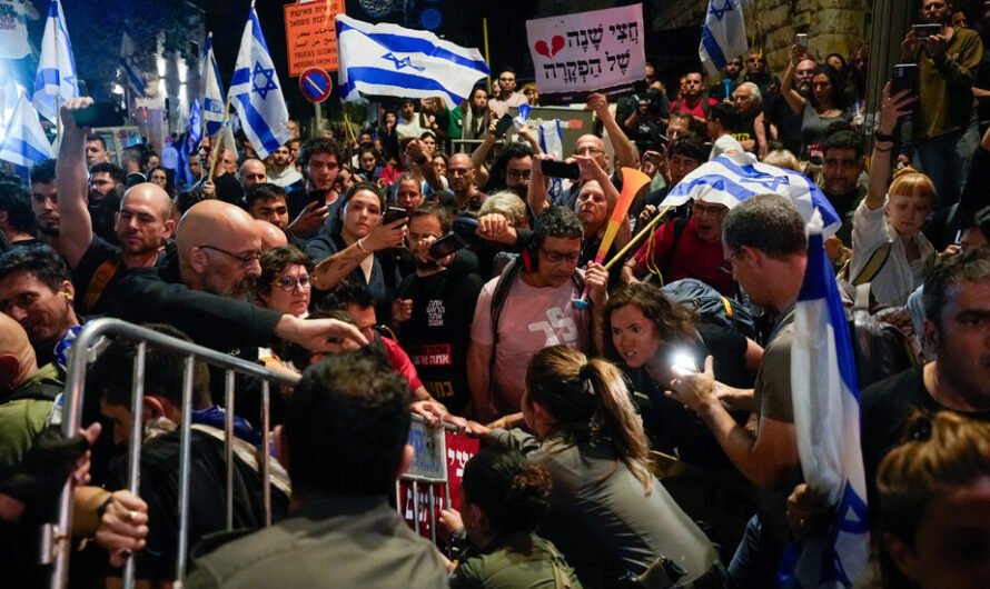 Protest Outside Netanyahu’s Home Turns Into ‘Riot,’ Israeli Police Say