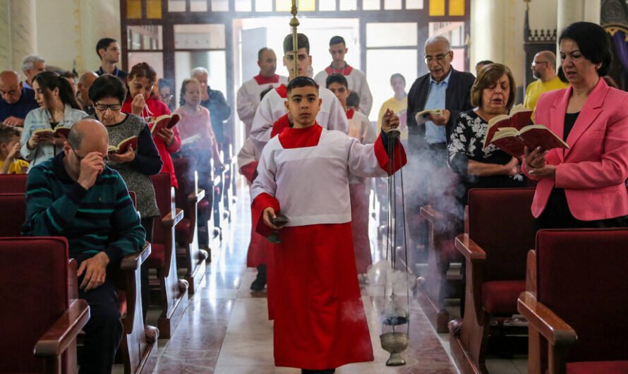 Palestinian Christians Mark Easter in Gaza’s Only Catholic Church