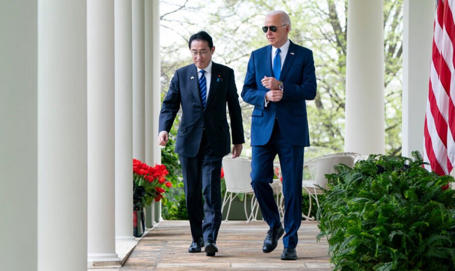 In Warning to China, Biden Hosts Summit With Leaders of Japan and Philippines