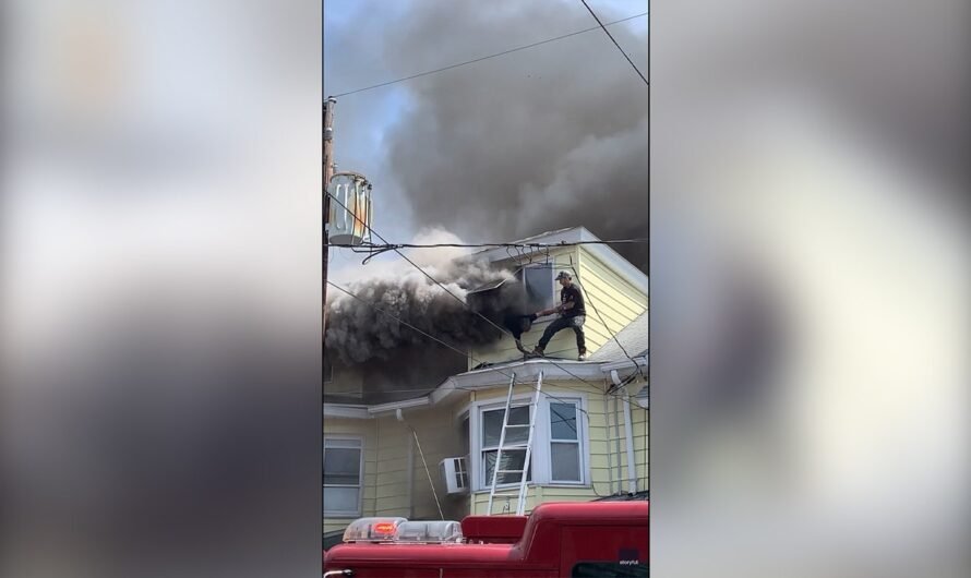 Brave Pennsylvania hero pulls neighbors from burning building in Minersville: video