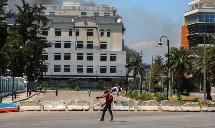 Haitian gangs loot national library