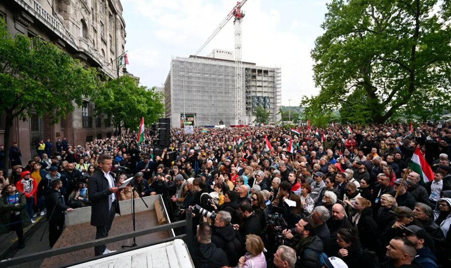 Orbán challenger leads protest calling for child protection after sexual abuse scandal in Hungary