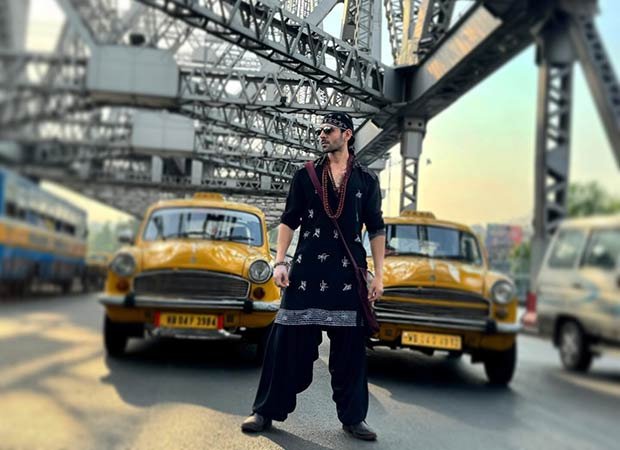 Kartik Aaryan shares photo from the sets of Bhool Bhulaiyaa 3; poses as Rooh Baba in the middle of Kolkata streets 3 : Bollywood News