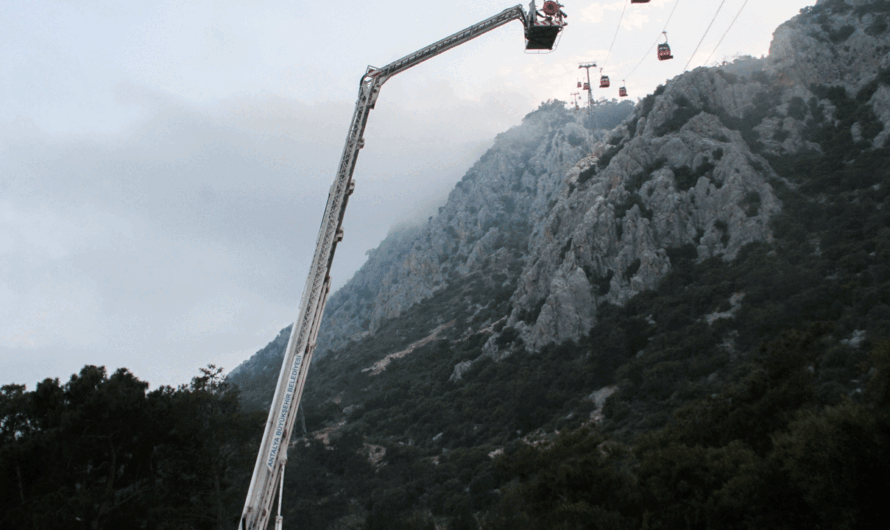 Cable car accident in Turkey sends 1 passenger to his death and injures 7, with scores stranded