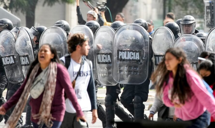 Police crack down on leftist anti-Milei protests in Argentina