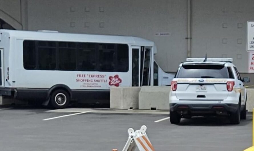 Shuttle bus plows into group near Honolulu pier leaving 1 dead