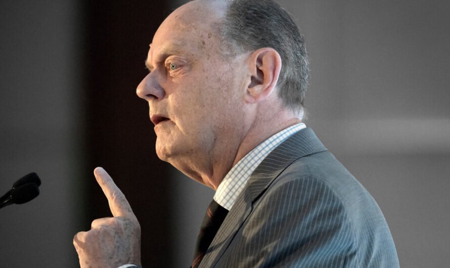 Rex Murphy, a Dominant Pundit on the Right in Canada, Dies at 77