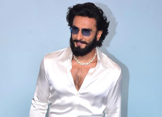 Ranveer Singh rocks in high heels and dazzling diamond necklace worth Rs 2 crores 2 : Bollywood News