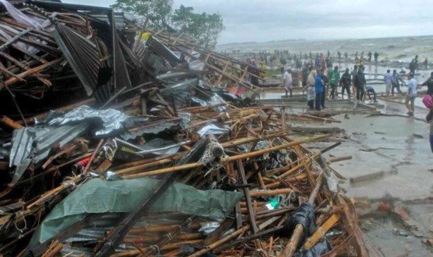 Mass Exodus from Bangladesh Coast as Cyclone Rimbal Makes Landfall