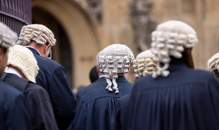 English courts consider nixing mandatory wigs for barristers amid concerns they’re ‘culturally insensitive’