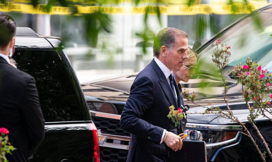 Family Turns Out to Support Hunter Biden as Jury Is Selected in Gun Trial