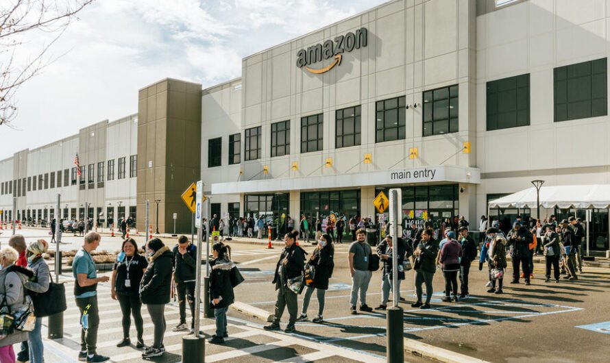 Amazon Union Workers Join Forces With the Teamsters