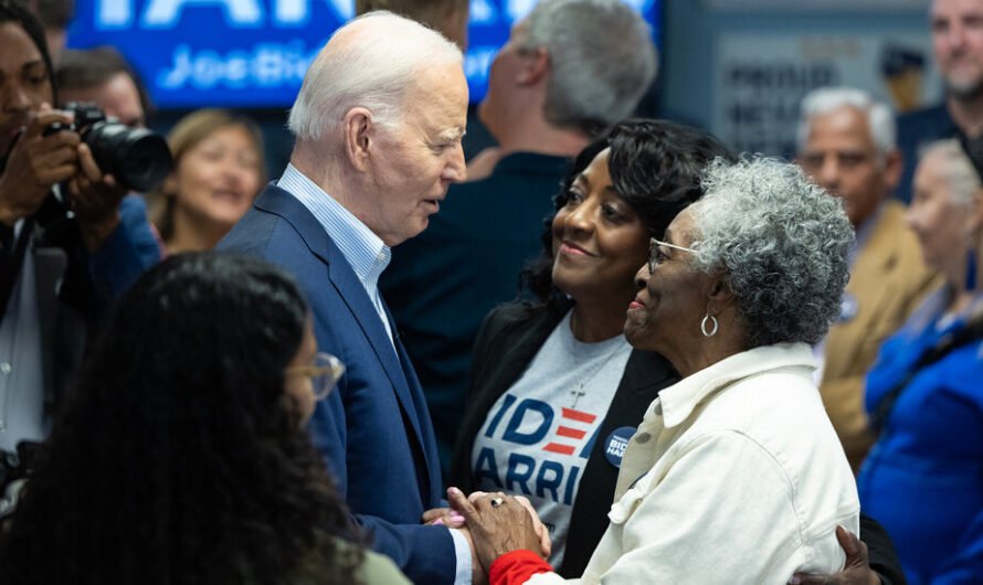 Biden’s Lead With Women Is Smaller Than Trump’s With Men, a Warning for Democrats