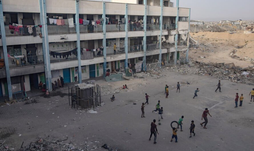 As War Stretches On, Gaza’s High School Students Put Their Dreams on Hold