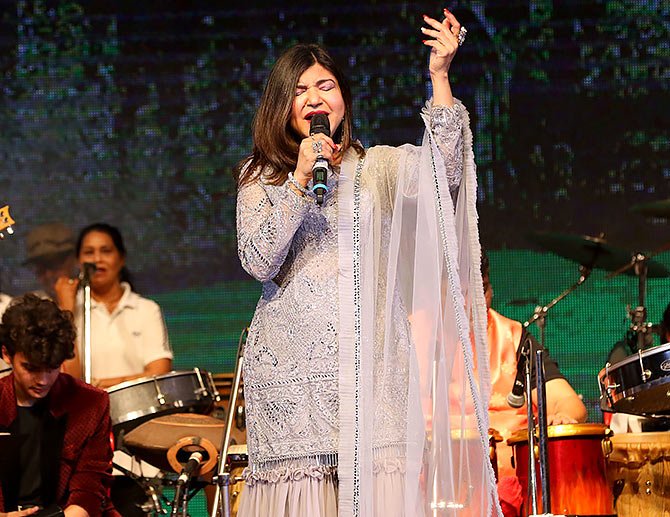 What Happened To Alka Yagnik: A Doctor Explains