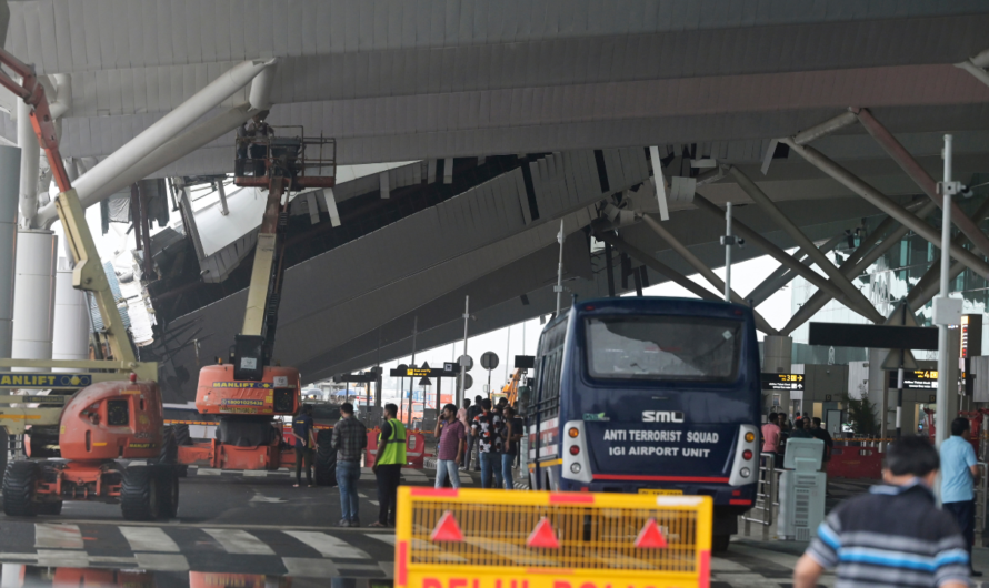 1 dead after severe rain causes roof collapse at India’s New Delhi airport