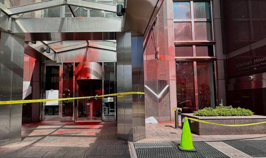 Apparent anti-Israel activists splash red paint on homes of Jewish officials at Brooklyn Museum