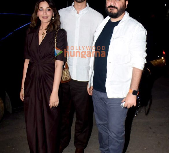 Photos: Sonali Bendre snapped with family in Bandra | Parties & Events