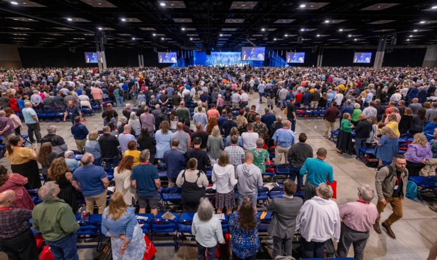 Southern Baptists narrowly reject ban on churches with women pastors