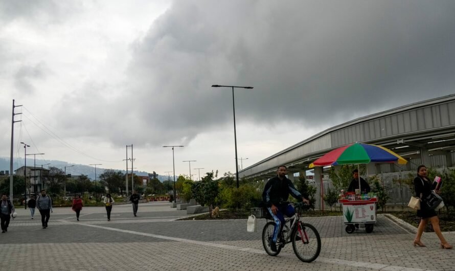 Nationwide blackout reported in Ecuador