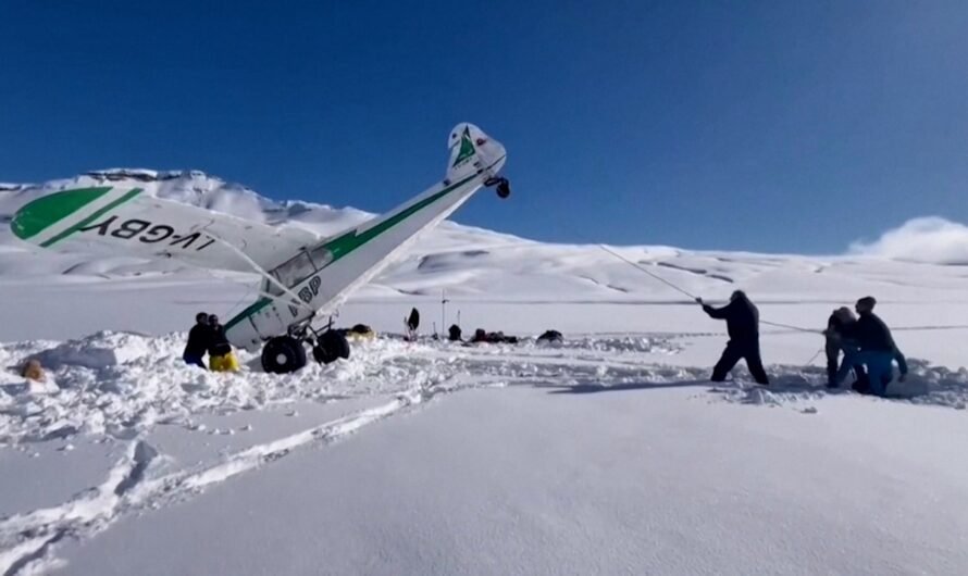 Helicopter rescues plane from snowy Argentina mountain after emergency landing