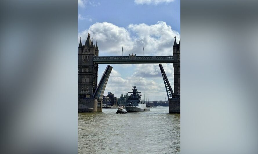 Video shows German navy vessel pull into London blasting Darth Vader anthem