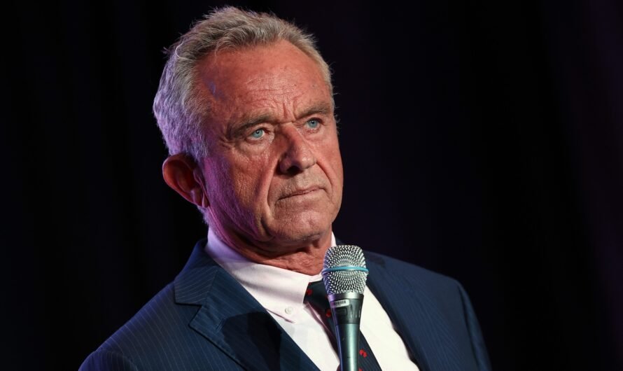 Robert F. Kennedy Jr. Admits to Dumping Dead Bear Cub in Central Park – Hollywood Life