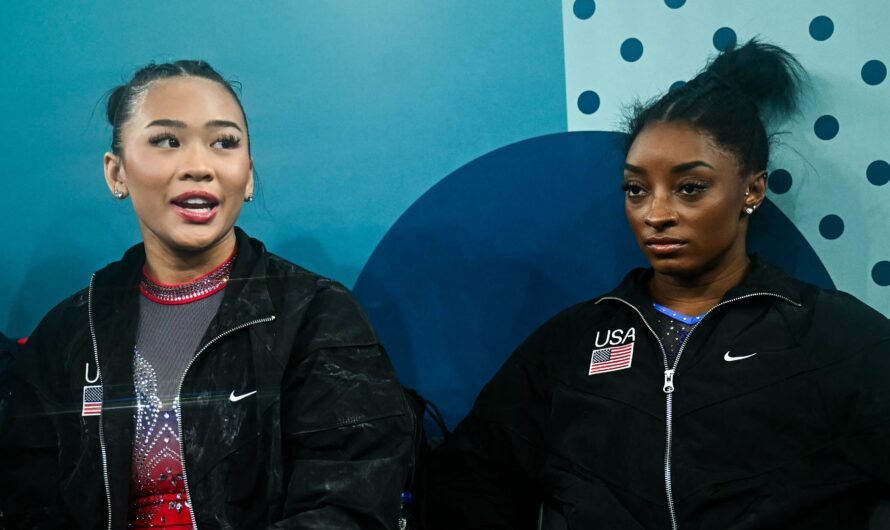 Simone Biles and Suni Lee Both Fall Off Balance Beam in Final Event – Hollywood Life