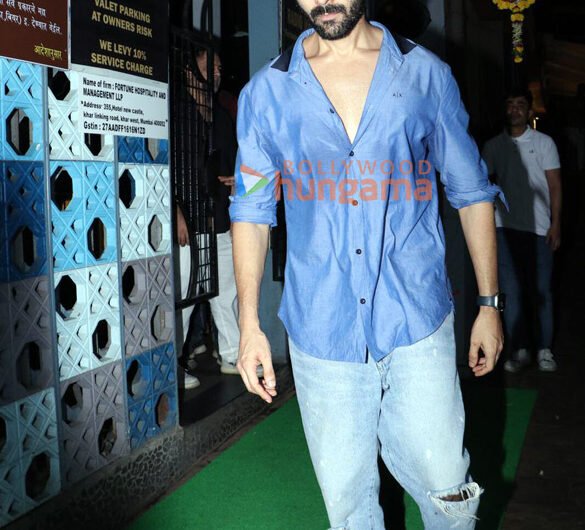 Photos: Kartik Aaryan, Ananya Panday, Suhana Khan and others snapped in Bandra | Parties & Events