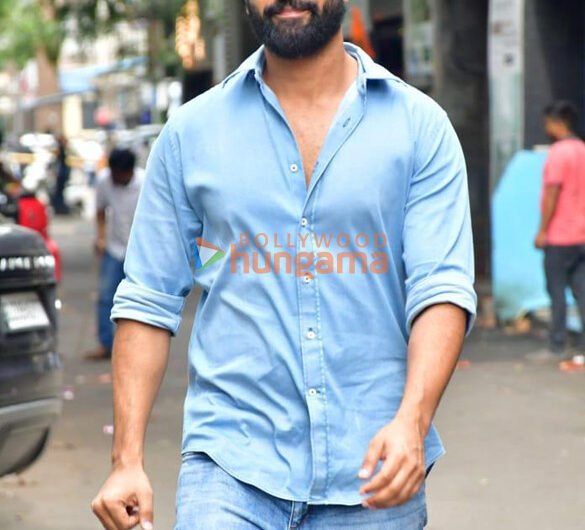 Photos: Vicky Kaushal snapped in Andheri | Parties & Events