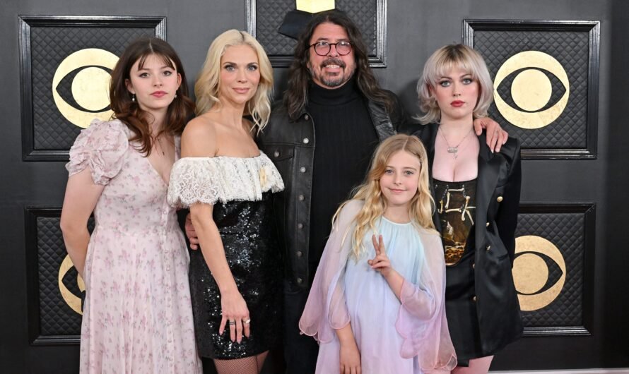 Foo Fighters Singer Reveals He Now Has 4 Daughters – Hollywood Life