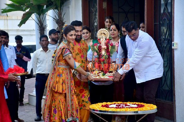 Photos: Shilpa Shetty and Shamita Shetty Ganapati Bappa Immersion at her residence | Parties & Events