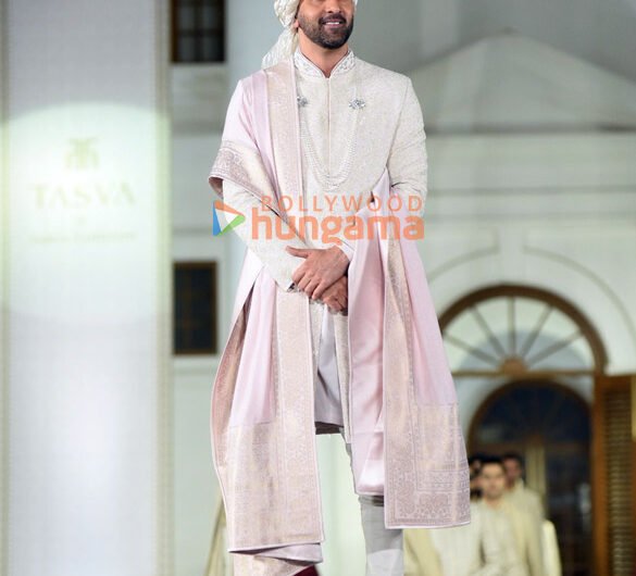 Photos: Ranbir Kapoor walks the ramp for Tarun Tahiliani in Delhi | Parties & Events