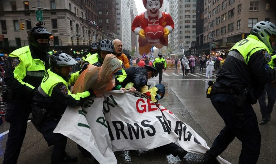 Anti-Israel protesters try to block Macy’s Thanksgiving Day Parade route