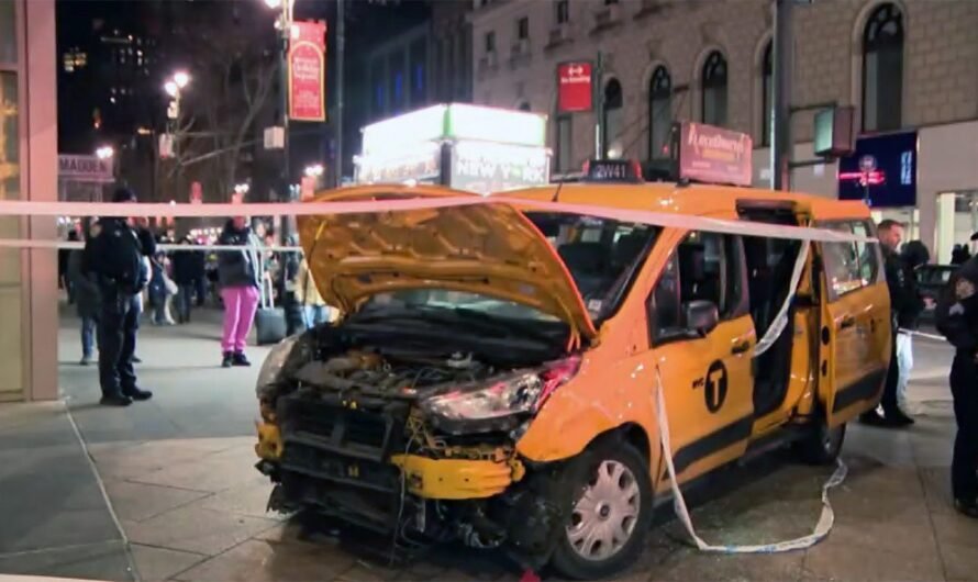 Taxi smashes into pedestrians at NYC tourist hot spot on Christmas Day